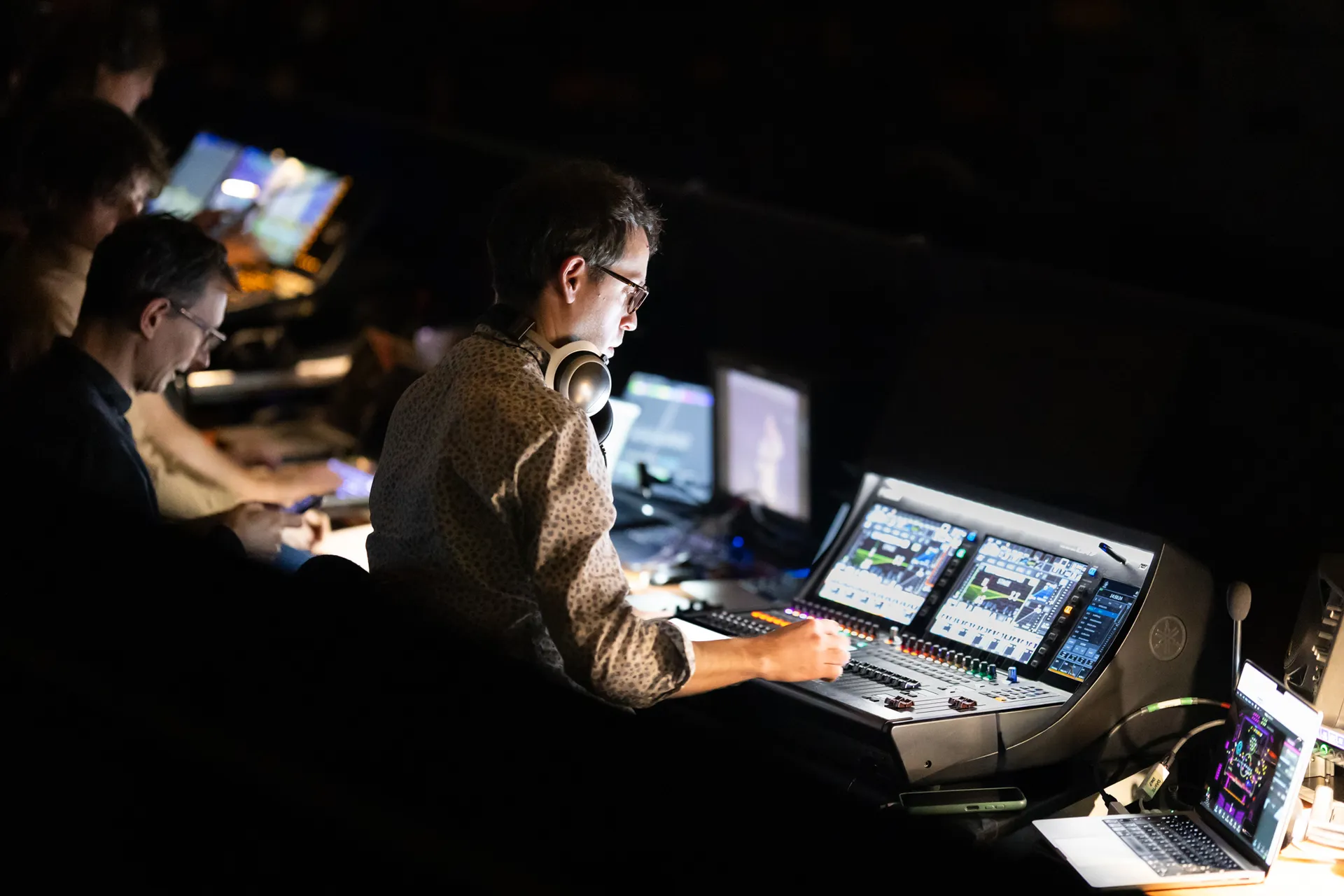 Copyright Helen 20Karam E32A4900 2000px 100DPI