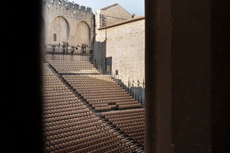 The Avignon Festival Chooses HOLOPHONIX and Amadeus to Re equip the Prestigious Courtyard of Honor a